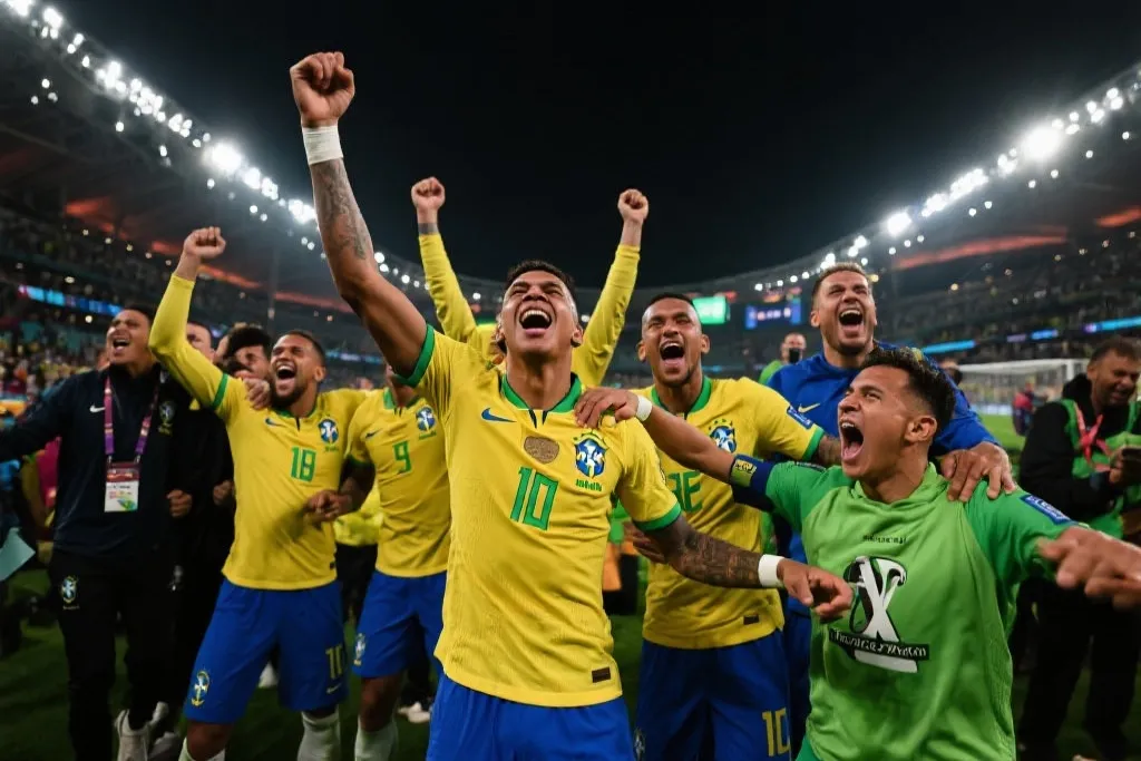 点球大战的悲欢：巴西淘汰法国，桑巴足球的坚韧与荣耀